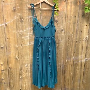 Emerald Ruffle Pleated Tie-Strap Dress 🌿 S